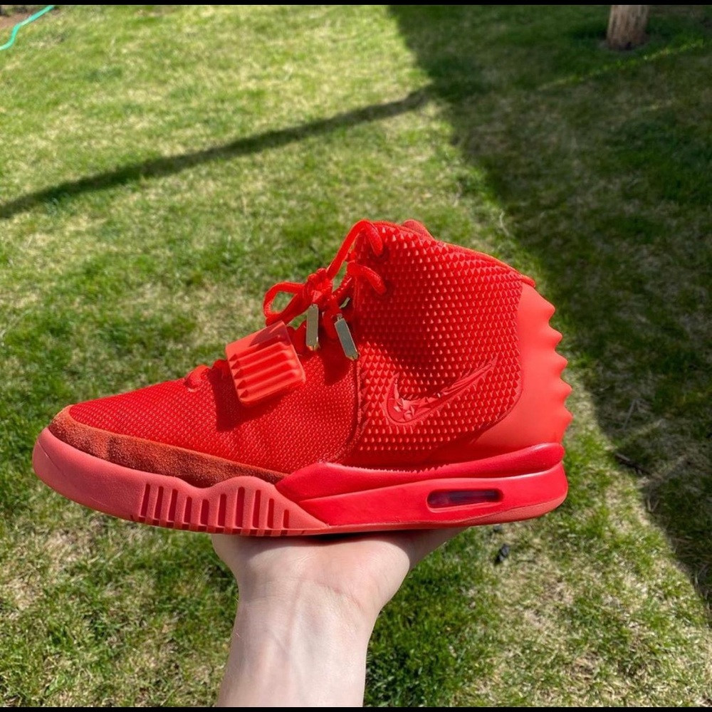 Yeezy red October. Size 9! Comes with receipt